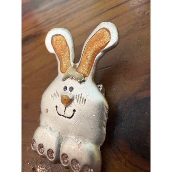 Vintage Honey Bunny Easter Rabbit Pin Brooch Jewelry AJMC Easter Gift Pin Collec - Picture 3 of 7